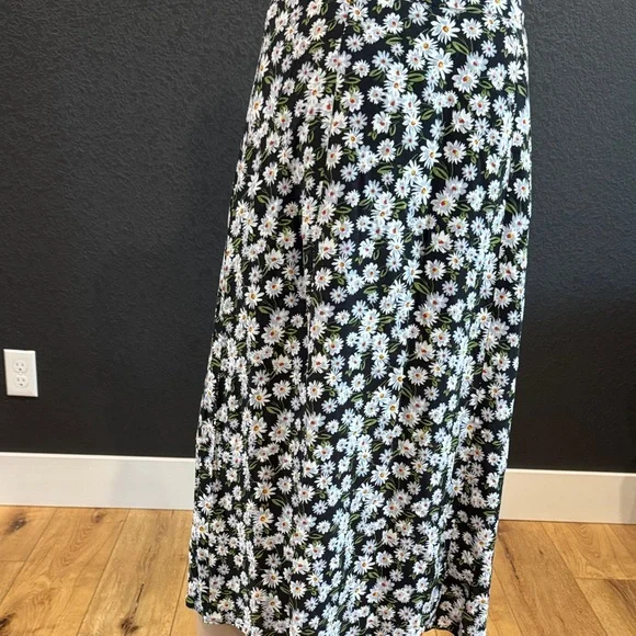 Floral Black and White double slit Women's Skirt medium - Picture 7 of 10